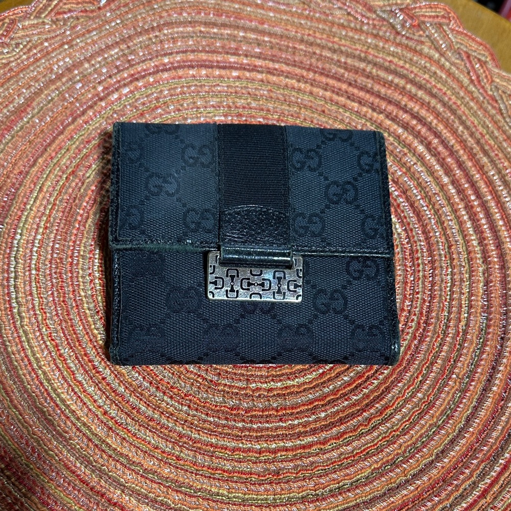 Gucci compact wallet signature GG canvas monogram  G-clasp Vintage
